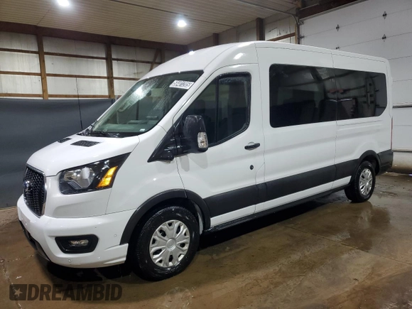 2023 Ford Transit Passenger XL z VIN 1FBAX2C84PKA94044, wystawiony jako Copart lot #58401205 z przebiegiem 42 644 mil mil oraz Czysty tytuł • Clean title. Historia ofert i sprzedaży dostępna na DreamBid. Obrazek 1.