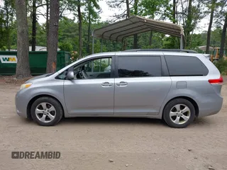 2012 Toyota Sienna LE AAS z VIN 5TDKK3DC7CS222416, wystawiony jako IAAI lot #42360994 z przebiegiem 241 498 mil mil oraz . Historia ofert i sprzedaży dostępna na DreamBid. Obrazek 14.
