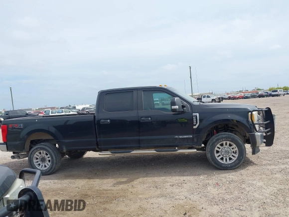 2017 Ford Super Duty F-250 SRW Lariat with VIN 1FT7W2BT9HEE94910, listed as a IAAI auction lot 42061321 with 265,615 mi miles. Bid and sale history available at carsss.com. Image 13.