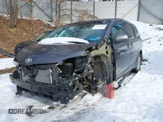 2017 Toyota Sienna LE with VIN 5TDJZ3DC5HS173134, listed as a IAAI auction lot 41256534 with 70,940 mi miles. Bid and sale history available at carsss.com. Image 6.