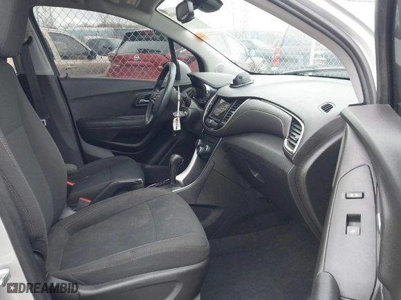 2019 Chevrolet Trax LS with VIN 3GNCJKSBXKL295142, listed as a IAAI auction lot 41900098 with 95,121 mi miles. Bid and sale history available at carsss.com. Image 5.