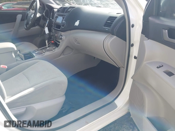 2013 Toyota Highlander with VIN 5TDZA3EH2DS038661, listed as a IAAI auction lot 40925630 with 143,773 mi miles and . Bid and sale history available at DreamBid. Image 5.