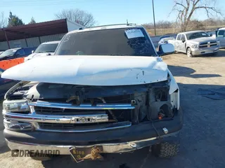 2004 Chevrolet Suburban LS with VIN 1GNEC16Z54J222405, listed as a IAAI auction lot 41424519 with 204,381 mi miles. Bid and sale history available at carsss.com. Image 12.
