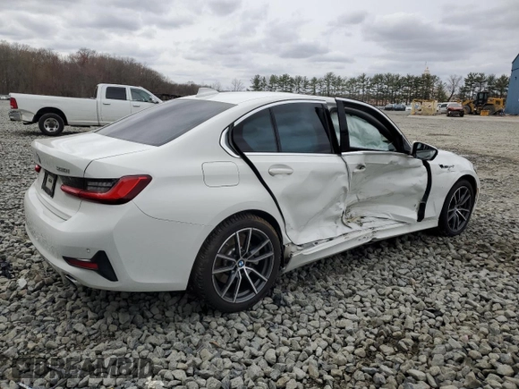 2020 BMW 3 Series 330i xDrive with VIN 3MW5R7J05L8B20595, listed as a Copart auction lot 51550985 with 0 mi miles and Salvage Title. Bid and sale history available at carsss.com. Image 3.