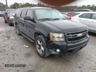 2007 Chevrolet Suburban LT with VIN 3GNFC16J47G118072, listed as a IAAI auction lot 41530035 with Not Provided miles. Bid and sale history available at carsss.com. Image 1.