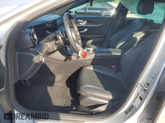 2020 Mercedes-Benz E 350 z VIN W1KZF8DB2LA828359, wystawiony jako Copart lot #55533875 z przebiegiem 120 930 mil mil oraz Szkoda całkowita • Salvage title. Historia ofert i sprzedaży dostępna na DreamBid. Obrazek 7.