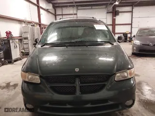2000 Dodge Caravan SE with VIN 1B4GP44G4YB651833, listed as a IAAI auction lot 41252033 with 185,924 mi miles. Bid and sale history available at carsss.com. Image 6.
