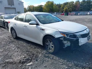 2016 Kia Optima LX with VIN KNAGT4L39G5098281, listed as a IAAI auction lot 40614976 with 99,914 mi miles. Bid and sale history available at carsss.com. Image 1.