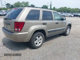 2005 Jeep Grand Cherokee Laredo с VIN 1J4HR48N95C702088, выставлен на аукционе IAAI как лот 42618348 с пробегом Не указан миль и . История ставок и продаж доступна на DreamBid. Изображение 4.