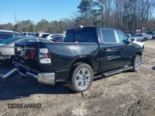 2021 Ram 1500 Big Horn z VIN 1C6RREFG1MN532758, wystawiony jako IAAI lot #41395774 z przebiegiem 66 750 mil mil oraz . Historia ofert i sprzedaży dostępna na DreamBid. Obrazek 4.