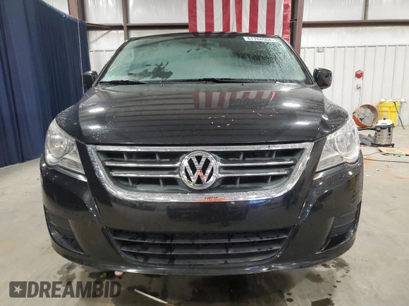 2014 Volkswagen Routan SE with VIN 2C4RVABG1ER134618, listed as a Copart auction lot 81744564 with 121,136 mi miles and Salvage title. Bid and sale history available at DreamBid. Image 5.