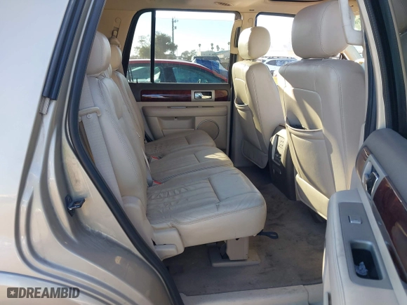 2004 Lincoln Navigator Luxury with VIN 5LMFU27R14LJ42966, listed as a IAAI auction lot 41614278 with 203,785 mi miles. Bid and sale history available at carsss.com. Image 8.