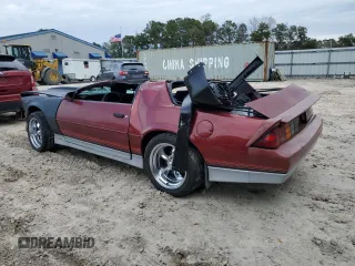 1987 Chevrolet Camaro z VIN 1G1FP21H2HN131699, wystawiony jako Copart lot #87860445 z przebiegiem 86 117 mil mil oraz Szkoda całkowita • Salvage title. Historia ofert i sprzedaży dostępna na DreamBid. Obrazek 2.