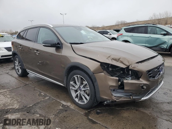 2015 Volvo V60 T5 z VIN YV4612HK7F1000537, wystawiony jako Copart lot #84033744 z przebiegiem 76 563 mil mil oraz Szkoda całkowita • Salvage title. Historia ofert i sprzedaży dostępna na DreamBid. Obrazek 4.