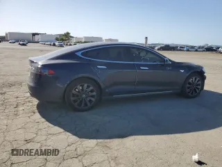 2013 Tesla Model S z VIN 5YJSA1CN8DFP05395, wystawiony jako Copart lot #51771645 z przebiegiem 111 851 mil mil oraz Szkoda całkowita • Salvage title. Historia ofert i sprzedaży dostępna na DreamBid. Obrazek 3.