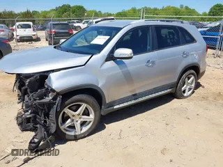 2015 Kia Sorento LX with VIN 5XYKTCA68FG641582, listed as a IAAI auction lot 42063254 with 159,125 mi miles and . Bid and sale history available at DreamBid. Image 2.