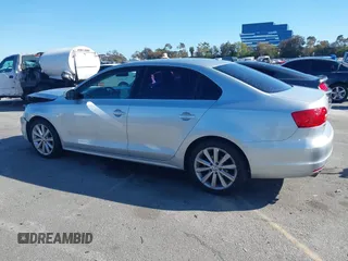 2013 Volkswagen Jetta SE with VIN 3VWDP7AJ6DM412727, listed as a IAAI auction lot 41824054 with 175,093 mi miles and . Bid and sale history available at DreamBid. Image 14.