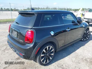 2020 MINI Hardtop Cooper S z VIN WMWXR5C07L2L55038, wystawiony jako IAAI lot #42031685 z przebiegiem 20 629 mil mil oraz . Historia ofert i sprzedaży dostępna na DreamBid. Obrazek 4.
