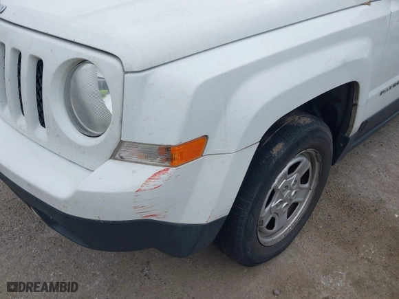 2016 Jeep Patriot Sport with VIN 1C4NJPBBXGD562646, listed as a IAAI auction lot 41929451 with 170,460 mi miles. Bid and sale history available at carsss.com. Image 13.
