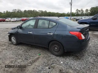 2015 Nissan Versa SV z VIN 3N1CN7AP8FL832042, wystawiony jako Copart lot #55859655 z przebiegiem 157 949 mil mil oraz Szkoda całkowita • Salvage title. Historia ofert i sprzedaży dostępna na DreamBid. Obrazek 2.