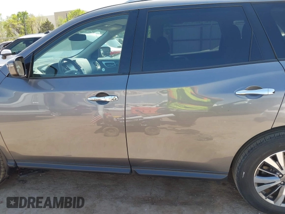 2018 Nissan Pathfinder SL with VIN 5N1DR2MN8JC659125, listed as a IAAI auction lot 42033651 with 120,934 mi miles and . Bid and sale history available at DreamBid. Image 14.