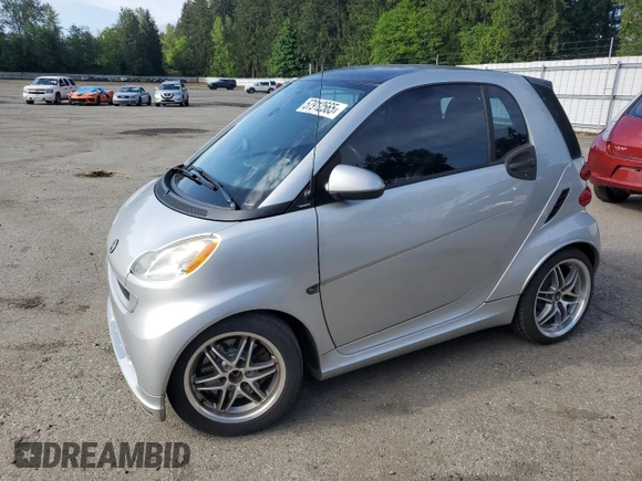 2009 Smart fortwo Pure z VIN WMEEJ31X89K276221, wystawiony jako Copart lot #57912565 z przebiegiem 118 701 mil mil oraz Szkody całkowita. Historia ofert i sprzedaży dostępna na DreamBid. Obrazek 1.