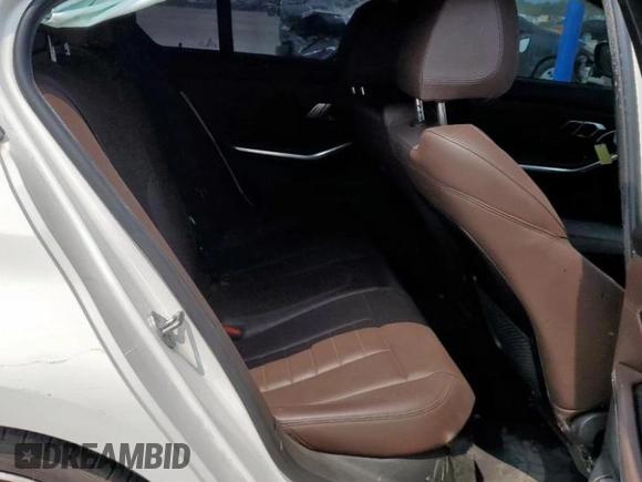 2022 BMW 3 Series 330i z VIN 3MW5R1J00N8C27912, wystawiony jako Copart lot #57255145 z przebiegiem 49 569 mil mil oraz Szkoda całkowita • Salvage title. Historia ofert i sprzedaży dostępna na DreamBid. Obrazek 10.