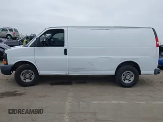 2007 Chevrolet Express Cargo Van with VIN 1GCGG25V471101377, listed as a IAAI auction lot 42105592 with 191,503 mi miles. Bid and sale history available at carsss.com. Image 14.