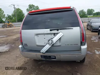 2010 Cadillac Escalade Luxury z VIN 1GYUKBEF8AR133830, wystawiony jako IAAI lot #42283237 z przebiegiem 191 708 mil mil oraz . Historia ofert i sprzedaży dostępna na DreamBid. Obrazek 16.