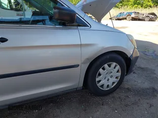 2005 Honda Odyssey LX z VIN 5FNRL38275B117069, wystawiony jako IAAI lot #42232470 z przebiegiem 265 180 mil mil oraz . Historia ofert i sprzedaży dostępna na DreamBid. Obrazek 6.