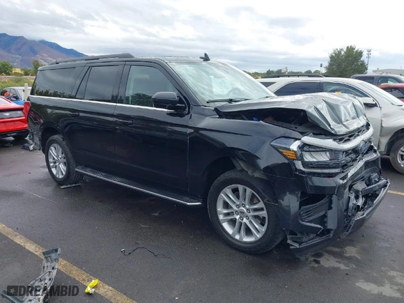 2022 Ford Expedition Max XLT with VIN 1FMJK1JT1NEA58797, listed as a IAAI auction lot 40625344 with 45,561 mi miles. Bid and sale history available at carsss.com. Image 1.