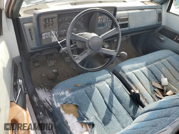 1994 GMC Sierra 3500 z VIN 1GTGC34K0RE552892, wystawiony jako Copart lot #45672255 z przebiegiem 379 943 mil mil oraz Szkoda całkowita • Salvage title. Historia ofert i sprzedaży dostępna na DreamBid. Obrazek 8.