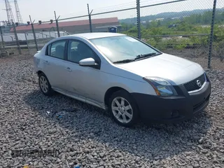 2012 Nissan Sentra S z VIN 3N1AB6AP5CL744409, wystawiony jako IAAI lot #42424939 z przebiegiem 152 860 mil mil oraz . Historia ofert i sprzedaży dostępna na DreamBid. Obrazek 1.