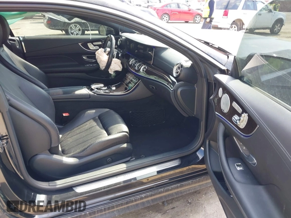 2018 Mercedes-Benz E 400 z VIN WDD1J6GBXJF013855, wystawiony jako IAAI lot #41776146 z przebiegiem 111 021 mil mil oraz . Historia ofert i sprzedaży dostępna na DreamBid. Obrazek 5.