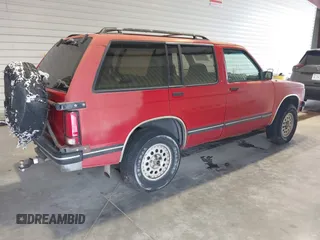 1993 Chevrolet Blazer z VIN 1GNDT13W2P2202181, wystawiony jako IAAI lot #42563244 z przebiegiem 143 439 mil mil oraz . Historia ofert i sprzedaży dostępna na DreamBid. Obrazek 4.