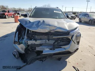2025 Chevrolet Trax 2RS with VIN KL77LJEP8SC142385, listed as a Copart auction lot 42425235 with 828 mi miles and Salvage Title. Bid and sale history available at carsss.com. Image 5.