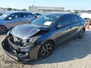 2020 Kia Forte LXS z VIN 3KPF24AD7LE228649, wystawiony jako IAAI lot #42104658 z przebiegiem 59 788 mil mil oraz . Historia ofert i sprzedaży dostępna na DreamBid. Obrazek 2.