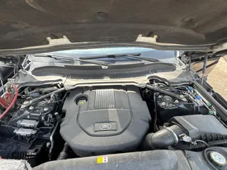 2017 Land Rover Range Rover Sport HSE z VIN SALWR2FK1HA128511, wystawiony jako Copart lot #62284745 z przebiegiem 119 383 mil mil oraz Szkoda całkowita • Salvage title. Historia ofert i sprzedaży dostępna na DreamBid. Obrazek 7.