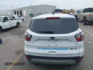 2018 Ford Escape SE z VIN 1FMCU9GD0JUC62783, wystawiony jako IAAI lot #41488153 z przebiegiem 55 774 mil mil oraz . Historia ofert i sprzedaży dostępna na DreamBid. Obrazek 16.