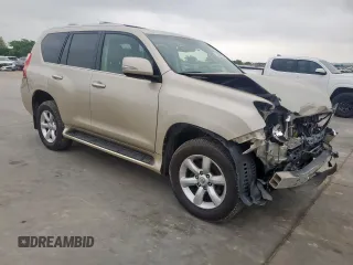 2010 Lexus GX 460 z VIN JTJBM7FX7A5010309, wystawiony jako Copart lot #54590355 z przebiegiem Nie podano mil oraz Czysty tytuł • Clean title. Historia ofert i sprzedaży dostępna na DreamBid. Obrazek 4.