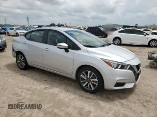 2020 Nissan Versa SV z VIN 3N1CN8EV5LL810008, wystawiony jako Copart lot #53625285 z przebiegiem 33 440 mil mil oraz Czysty tytuł • Clean title. Historia ofert i sprzedaży dostępna na DreamBid. Obrazek 4.