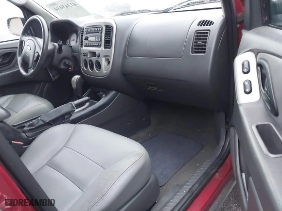 2007 Ford Escape XLT with VIN 1FMCU03147KC00069, listed as a IAAI auction lot 41343434 with 209,220 mi miles. Bid and sale history available at carsss.com. Image 5.