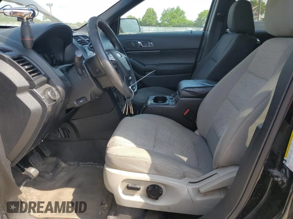 2017 Ford Police Interceptor Utility z VIN 1FM5K8AR3HGD06877, wystawiony jako Copart lot #61290825 z przebiegiem 111 299 mil mil oraz Czysty tytuł • Clean title. Historia ofert i sprzedaży dostępna na DreamBid. Obrazek 7.