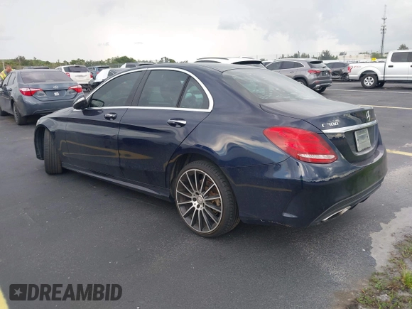 2015 Mercedes-Benz C 300 Luxury z VIN 55SWF4KB0FU003066, wystawiony jako IAAI lot #42477050 z przebiegiem 93 119 mil mil oraz . Historia ofert i sprzedaży dostępna na DreamBid. Obrazek 3.