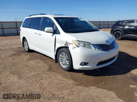 2017 Toyota Sienna XLE Auto Access Seat with VIN 5TDYZ3DC2HS806686, listed as a IAAI auction lot 41877474 with 72,011 mi miles. Bid and sale history available at carsss.com. Image 1.