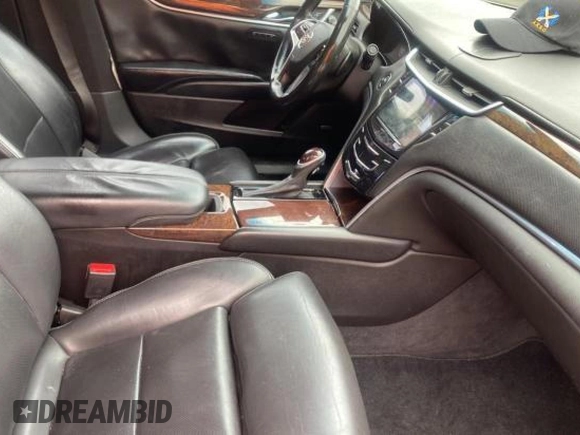 2013 Cadillac XTS Luxury z VIN 2G61P5S33D9171411, wystawiony jako Copart lot #59880945 z przebiegiem 268 029 mil mil oraz Czysty tytuł • Clean title. Historia ofert i sprzedaży dostępna na DreamBid. Obrazek 5.