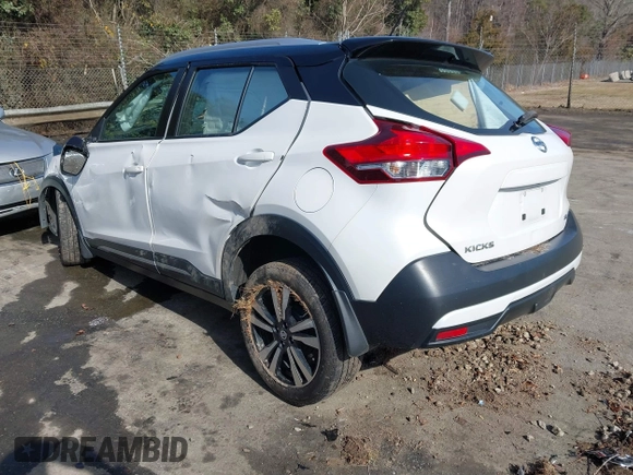 2019 Nissan Kicks SR with VIN 3N1CP5CU1KL538879, listed as a IAAI auction lot 41588710 with 118,002 mi miles. Bid and sale history available at carsss.com. Image 3.