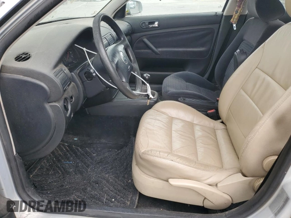 2000 Volkswagen Passat z VIN WVWMA23B3YP228438, wystawiony jako Copart lot #48724625 z przebiegiem 204 670 mil mil oraz Szkoda całkowita • Salvage title. Historia ofert i sprzedaży dostępna na DreamBid. Obrazek 7.