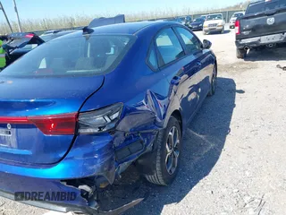 2020 Kia Forte LXS with VIN 3KPF24AD6LE184269, listed as a IAAI auction lot 42062369 with 57,525 mi miles and . Bid and sale history available at carsss.com. Image 6.