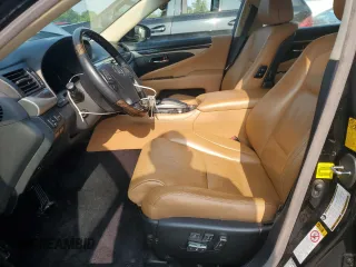 2014 Lexus LS 460 z VIN JTHCL5EF2E5020998, wystawiony jako Copart lot #60233005 z przebiegiem 109 061 mil mil oraz Szkoda całkowita • Salvage title. Historia ofert i sprzedaży dostępna na DreamBid. Obrazek 7.